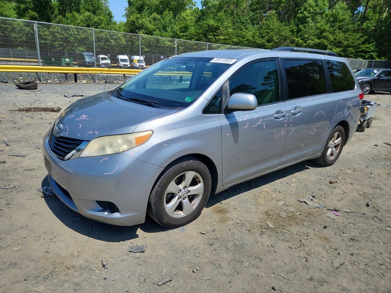2013 TOYOTA SIENNA