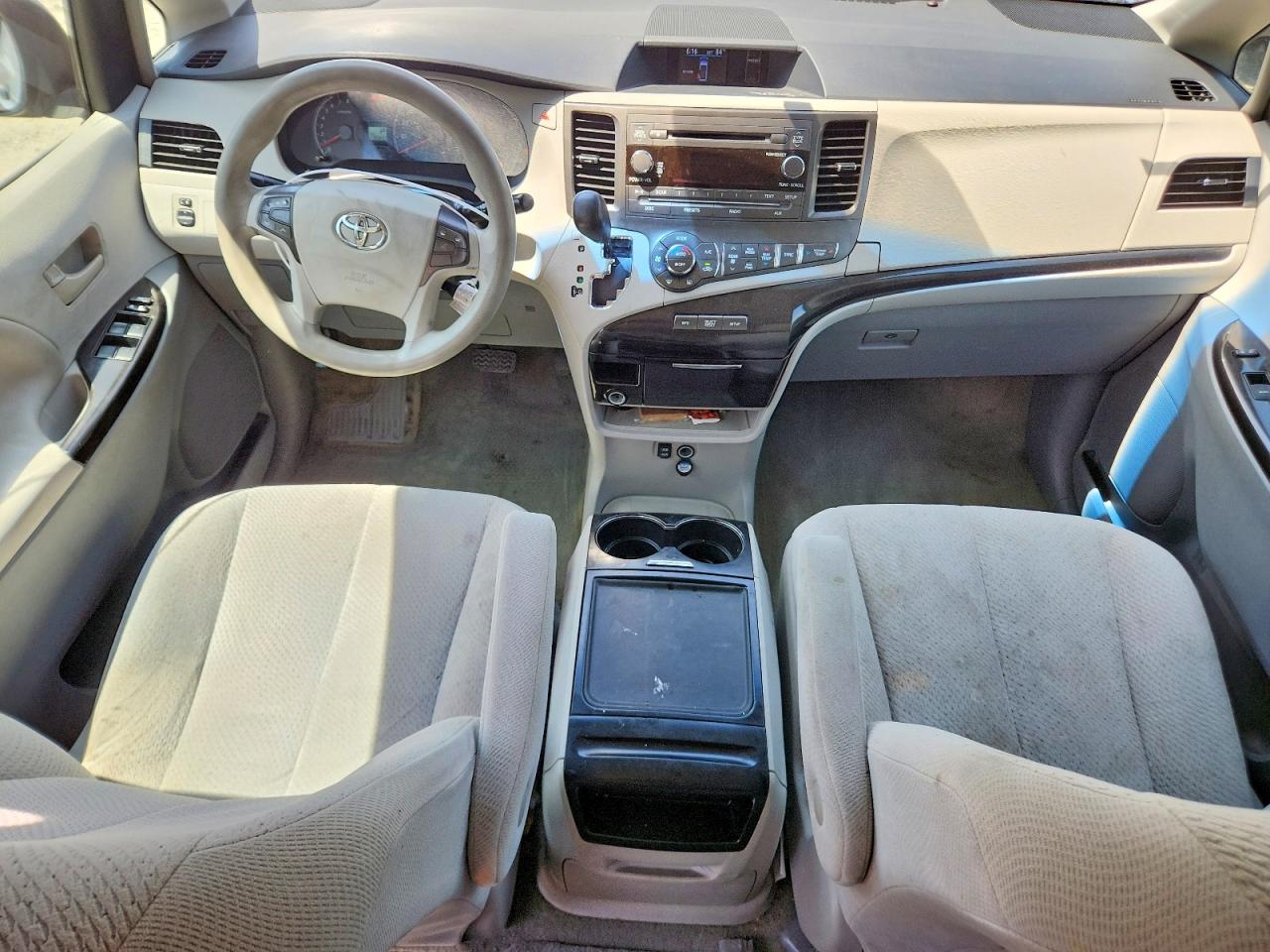 2013 TOYOTA SIENNA
