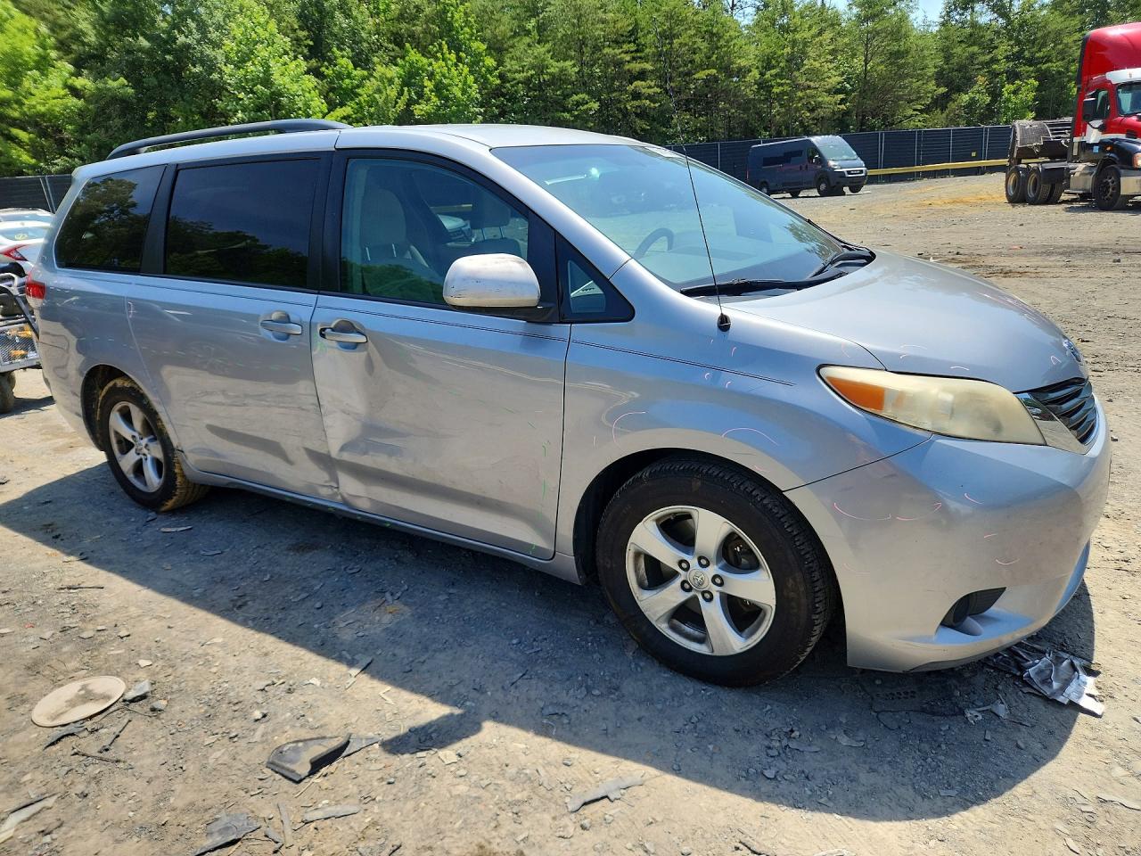 2013 TOYOTA SIENNA