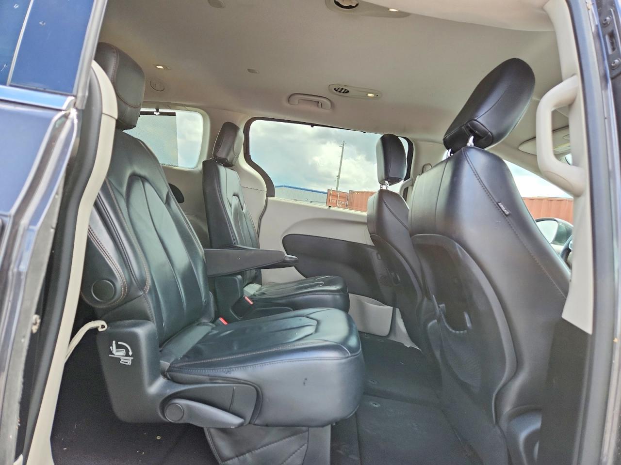 2017 CHRYSLER PACIFICA