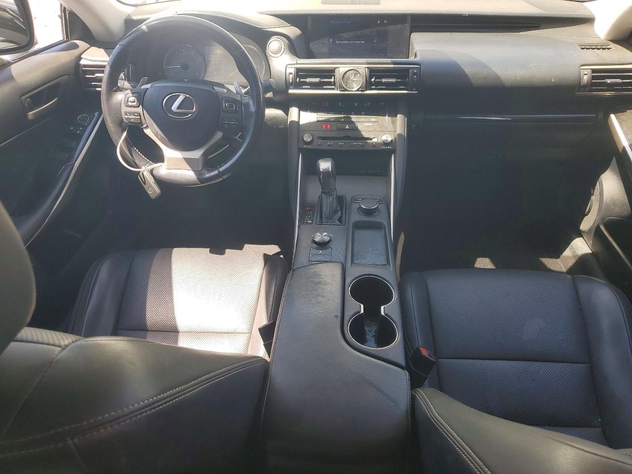 2017 LEXUS IS