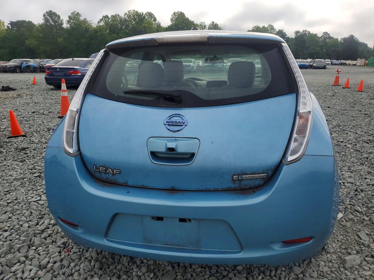 2015 NISSAN LEAF