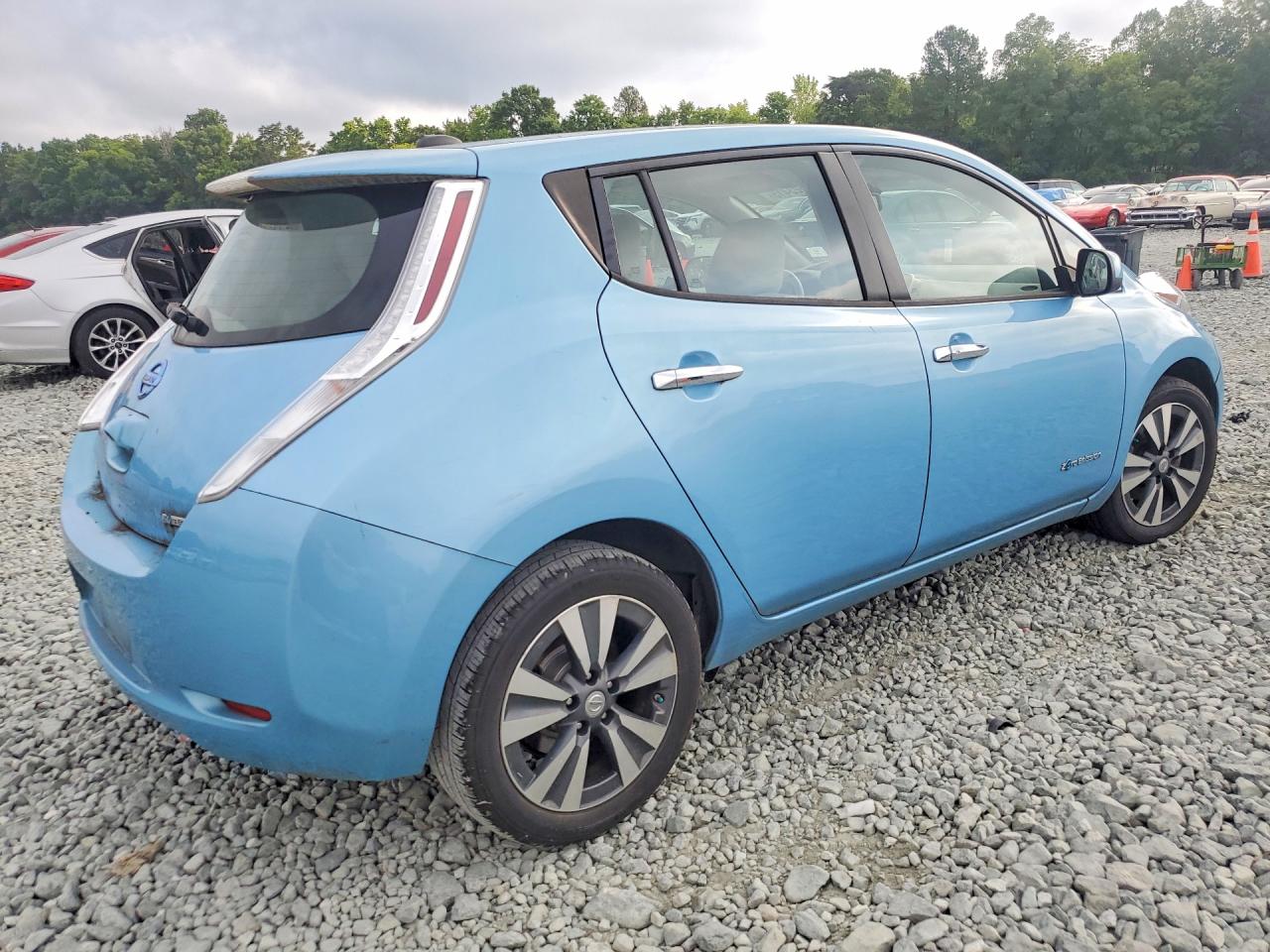 2015 NISSAN LEAF