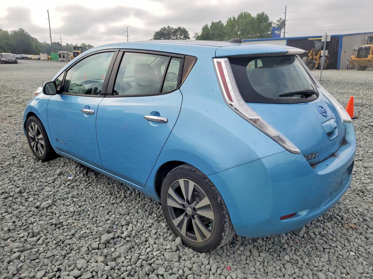 2015 NISSAN LEAF