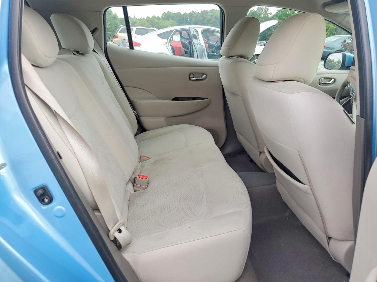 2015 NISSAN LEAF