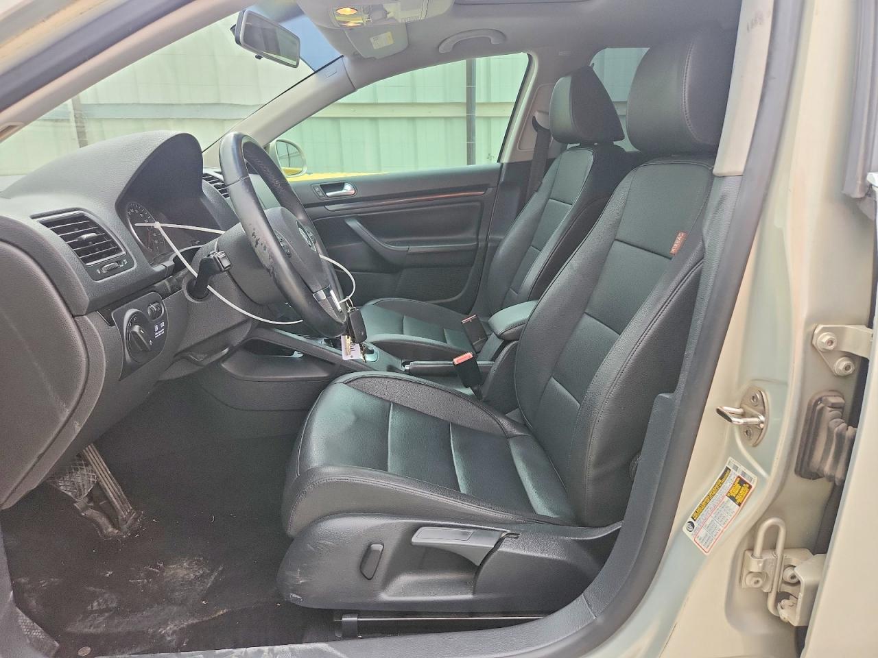 2010 VOLKSWAGEN JETTA