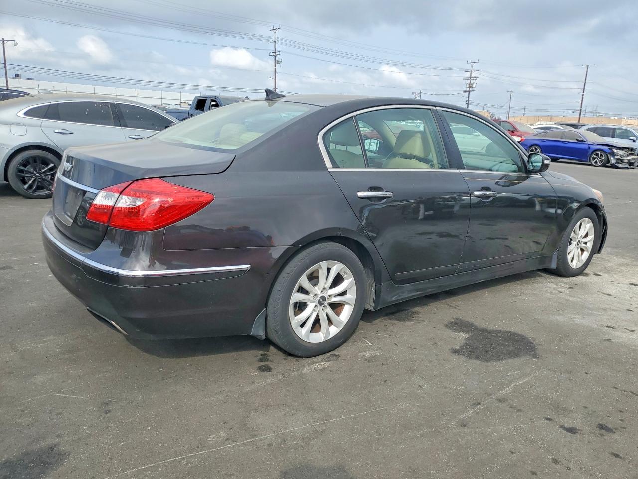 2013 HYUNDAI GENESIS