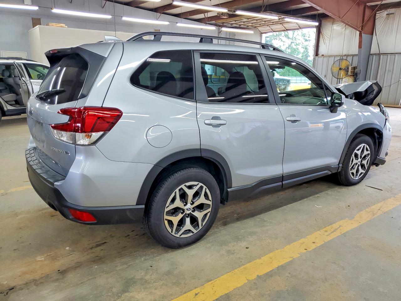2022 SUBARU FORESTER