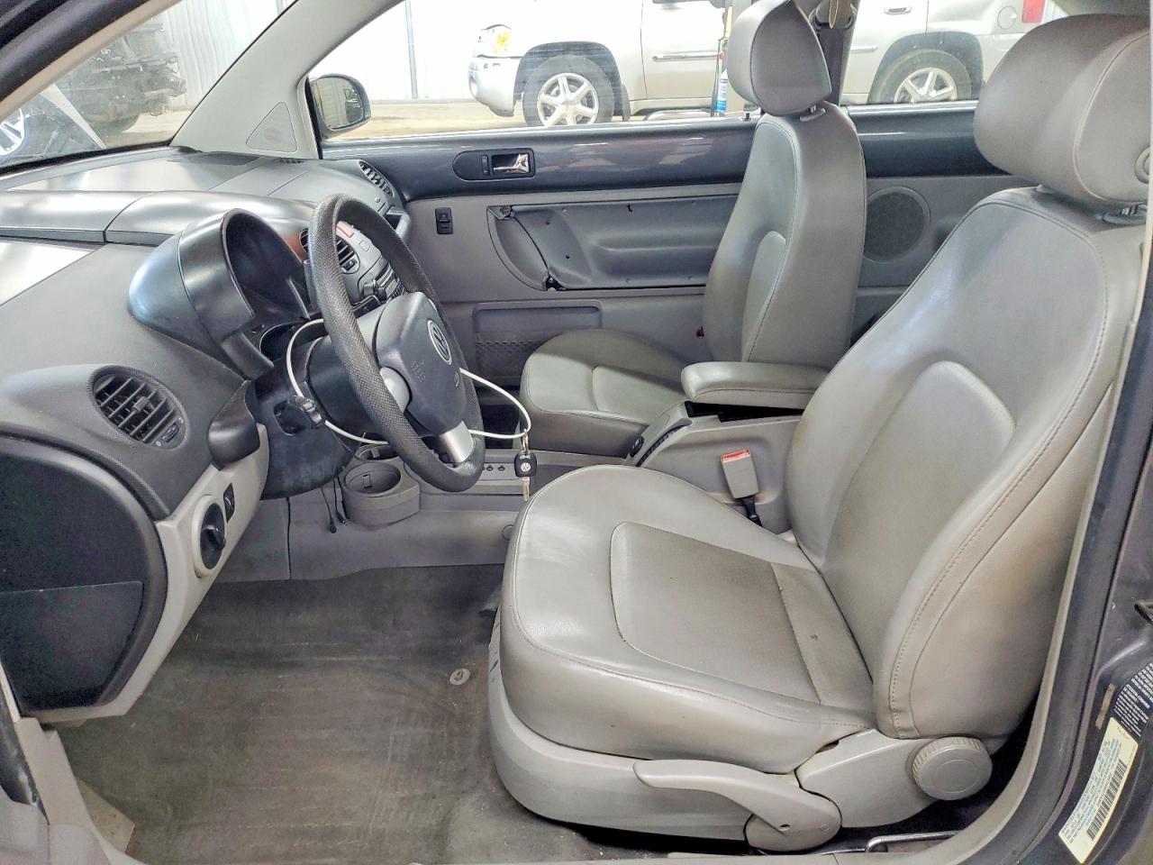2004 VOLKSWAGEN BEETLE