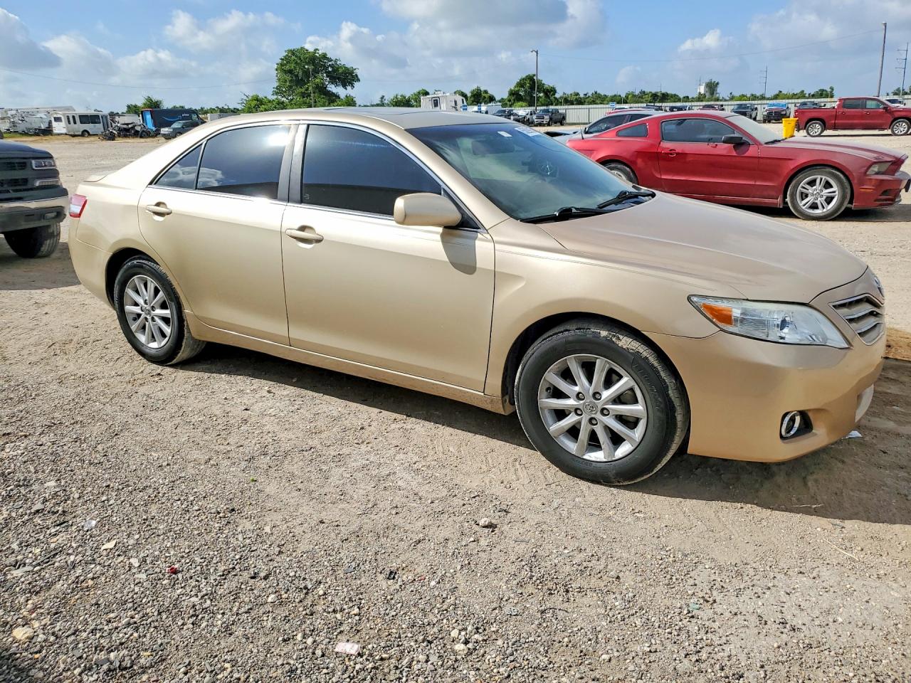 2011 TOYOTA CAMRY
