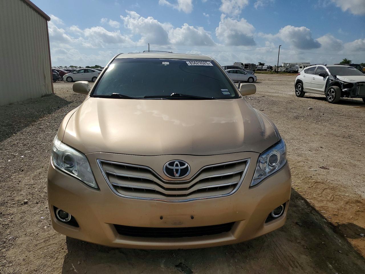 2011 TOYOTA CAMRY