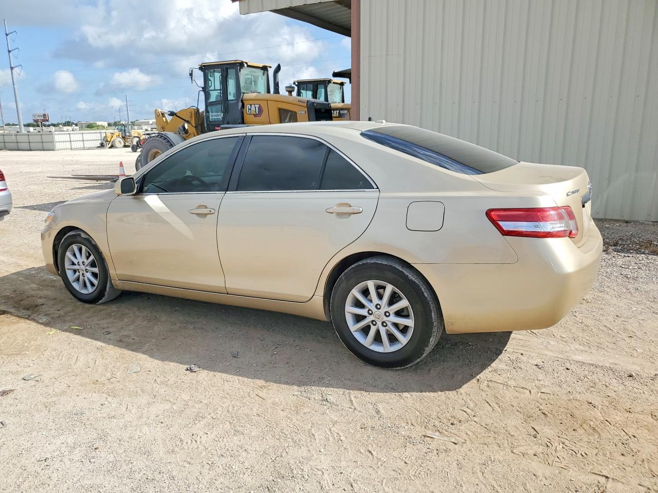 2011 TOYOTA CAMRY