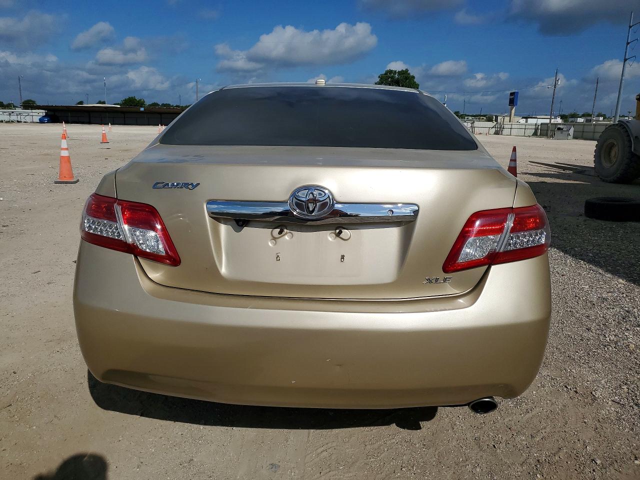 2011 TOYOTA CAMRY