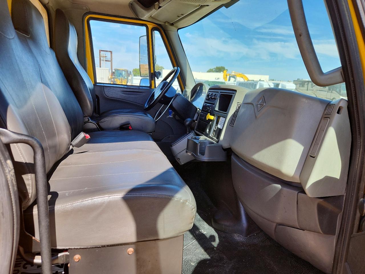 2016 INTERNATIONAL 4300