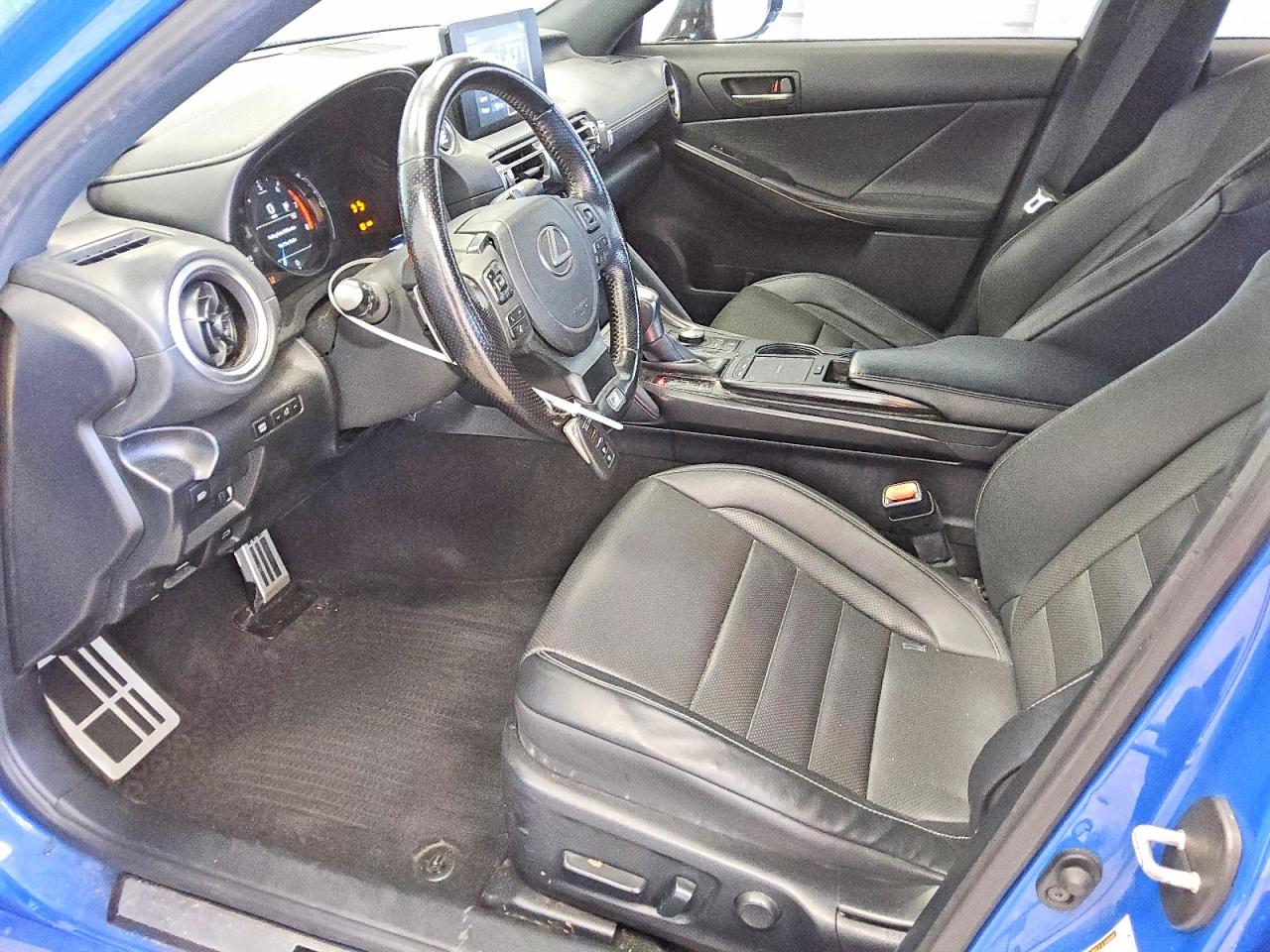 2022 LEXUS IS