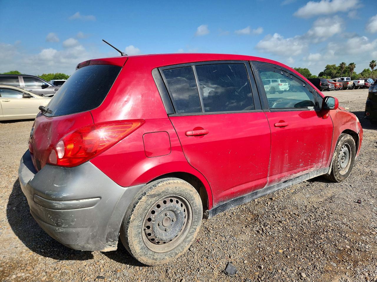2011 NISSAN VERSA 1.8