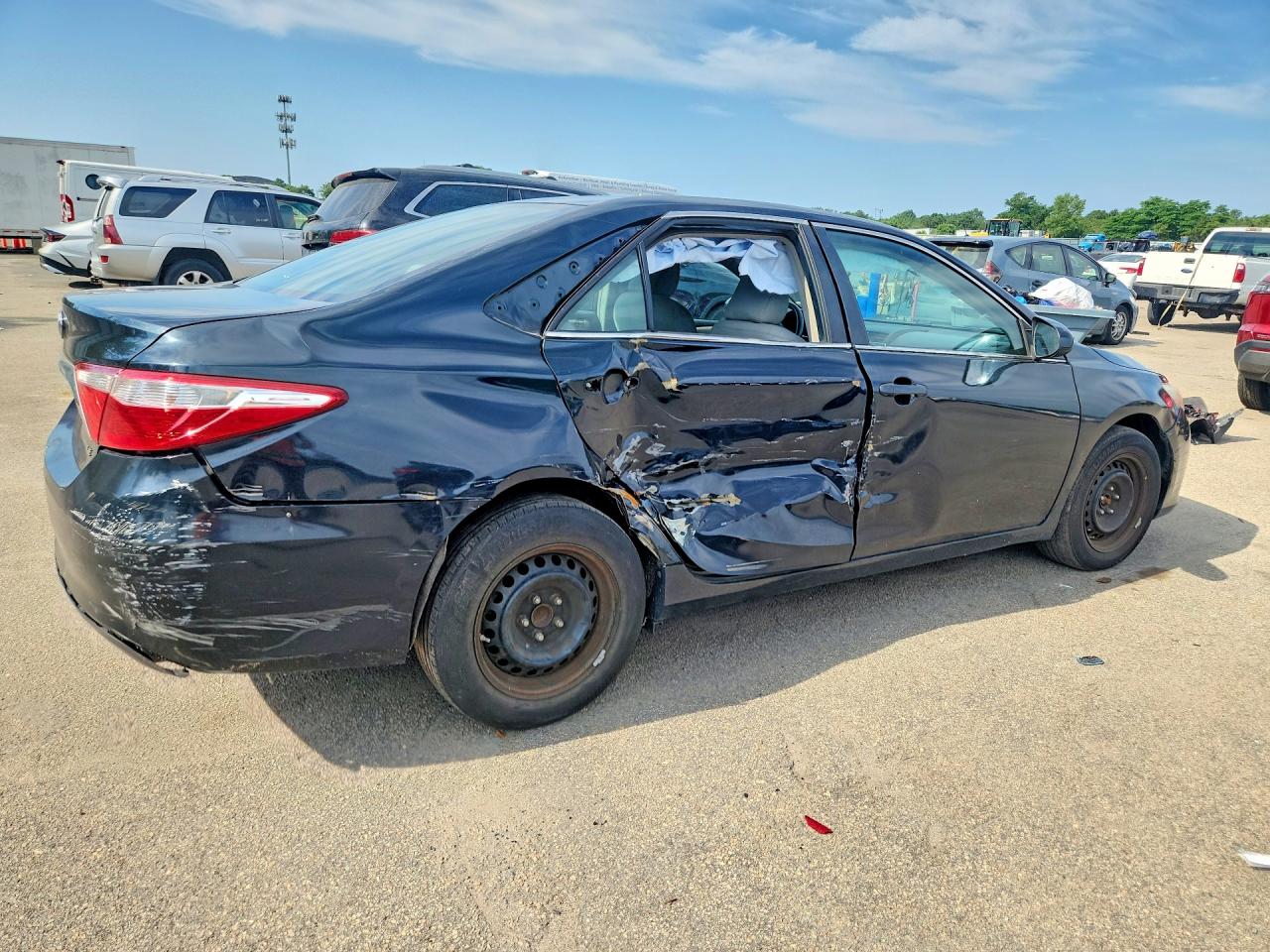 2016 TOYOTA CAMRY