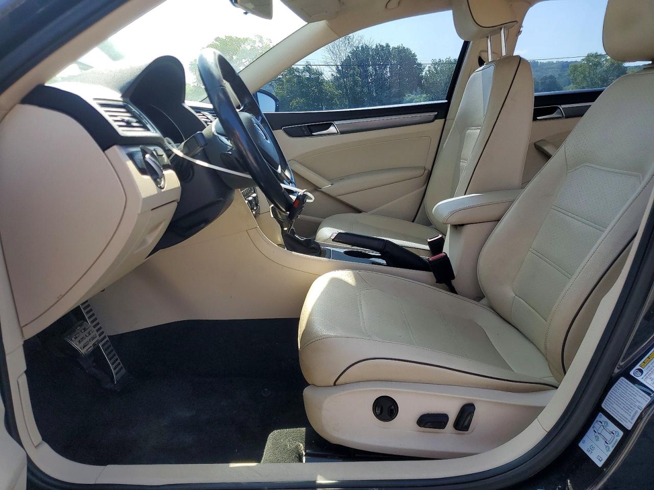 2017 VOLKSWAGEN PASSAT