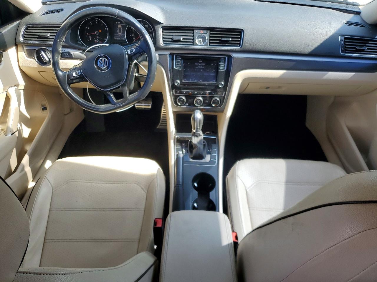 2017 VOLKSWAGEN PASSAT