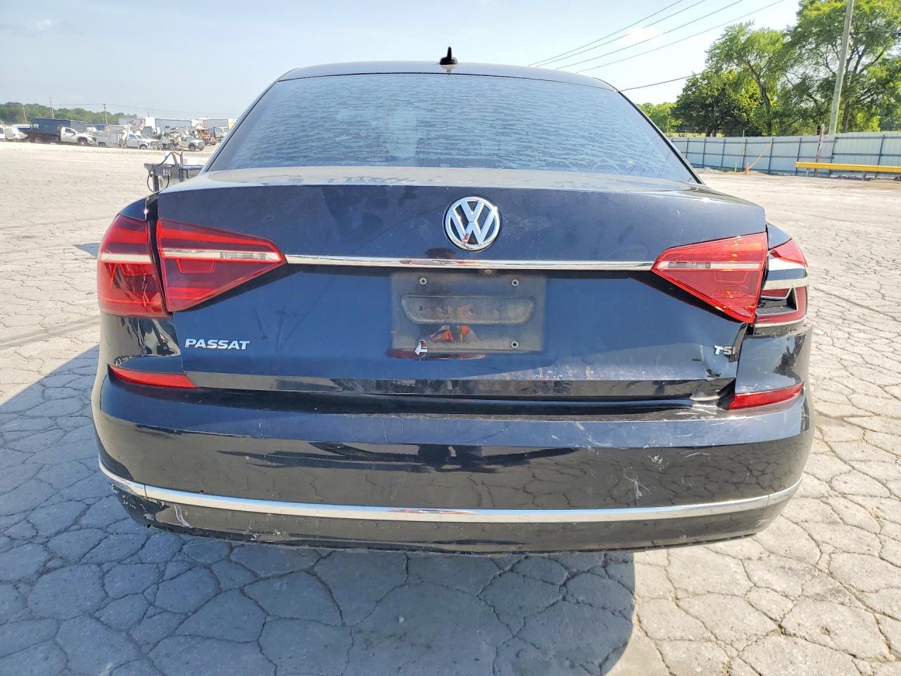 2017 VOLKSWAGEN PASSAT