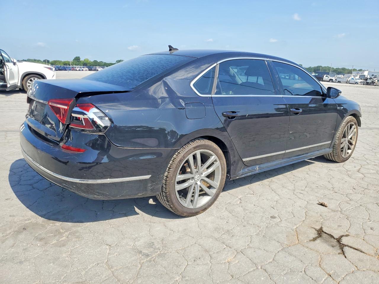 2017 VOLKSWAGEN PASSAT