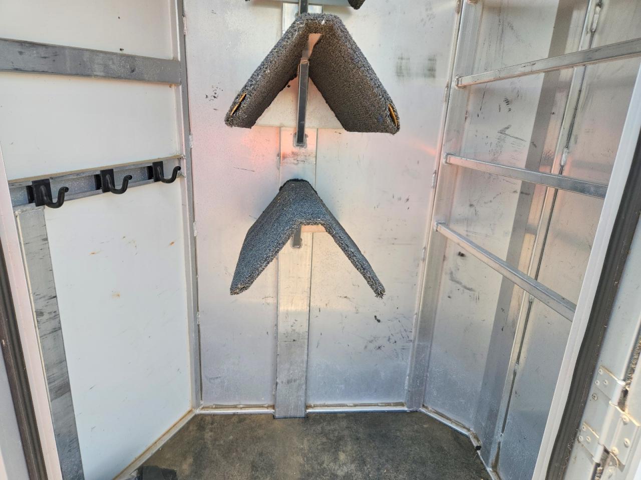 2004 HORSE TRAILER