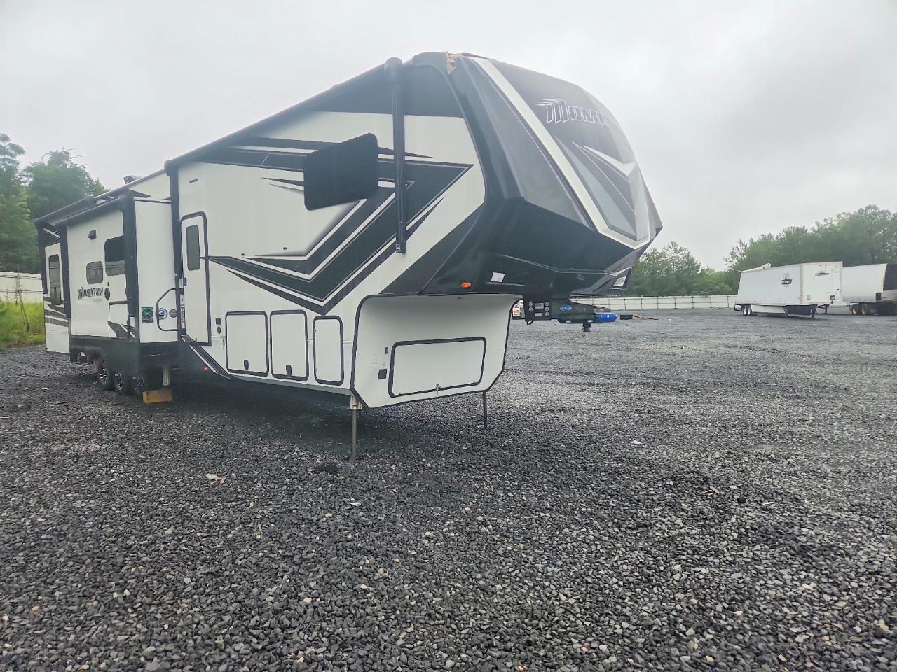 2004 HORSE TRAILER