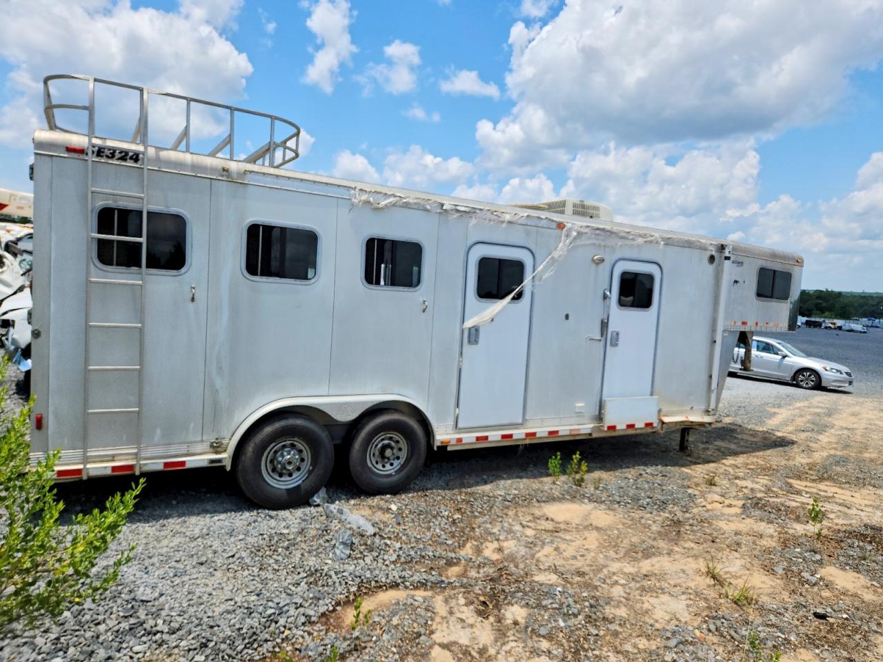 2004 HORSE TRAILER