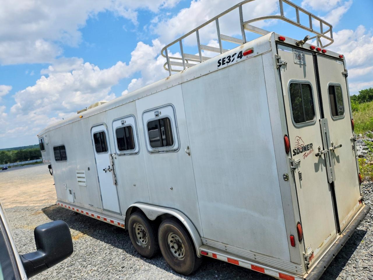 2004 HORSE TRAILER