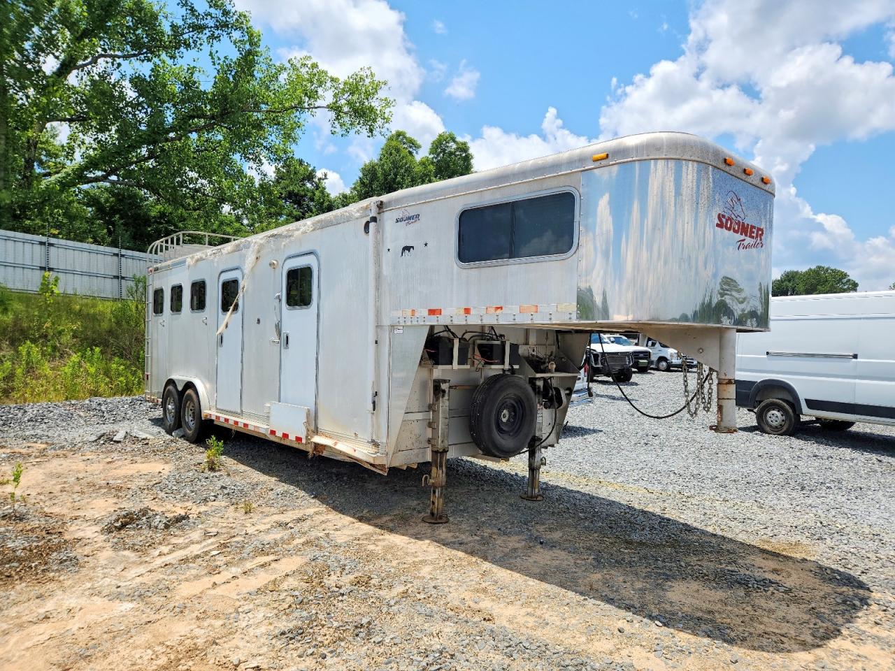 2004 HORSE TRAILER