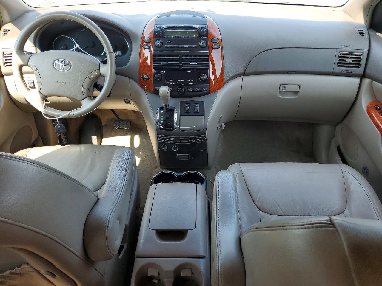 2010 TOYOTA SIENNA