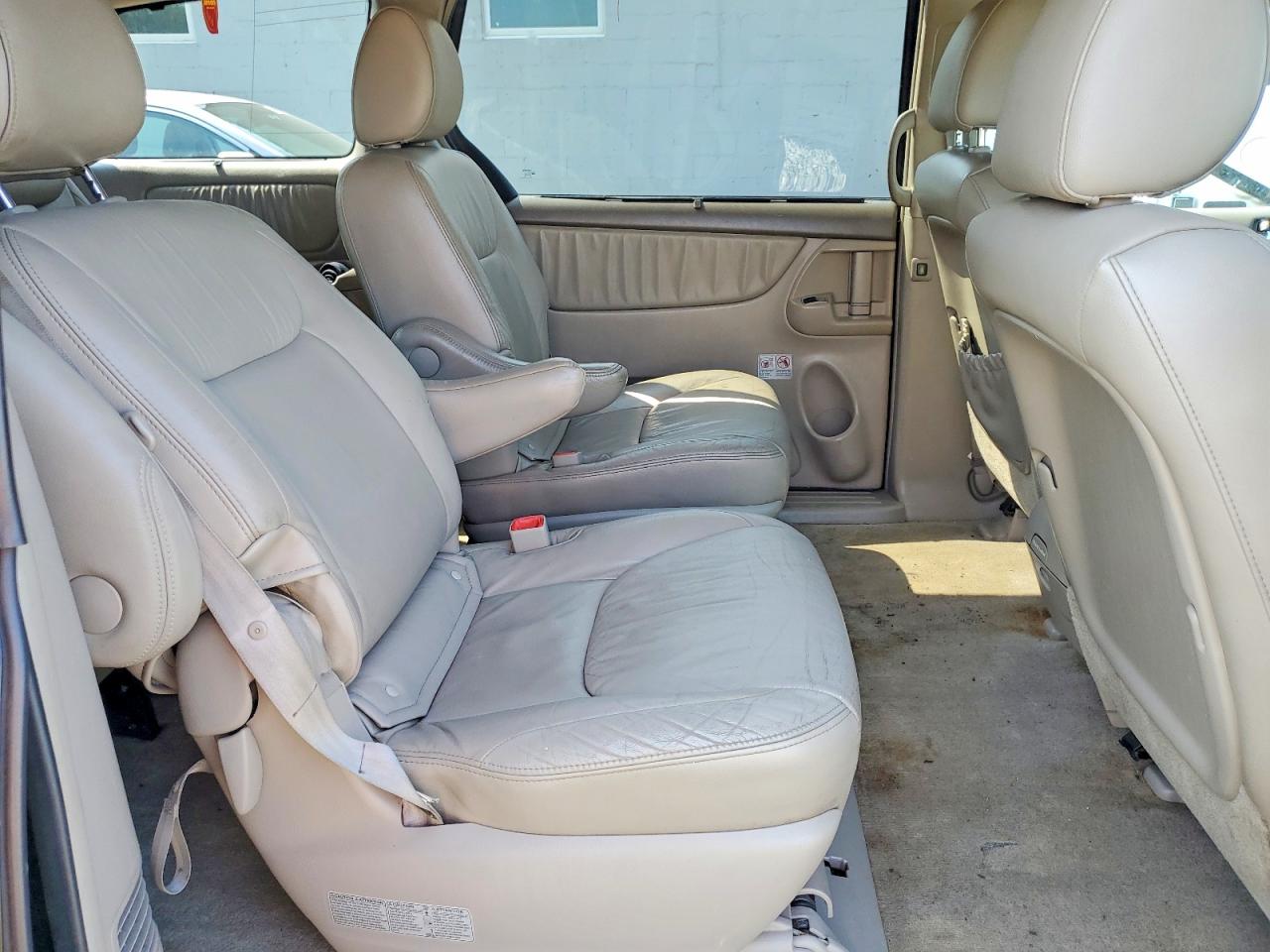 2010 TOYOTA SIENNA