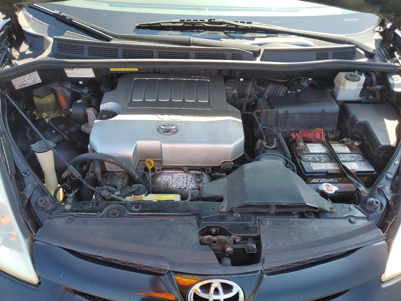 2010 TOYOTA SIENNA