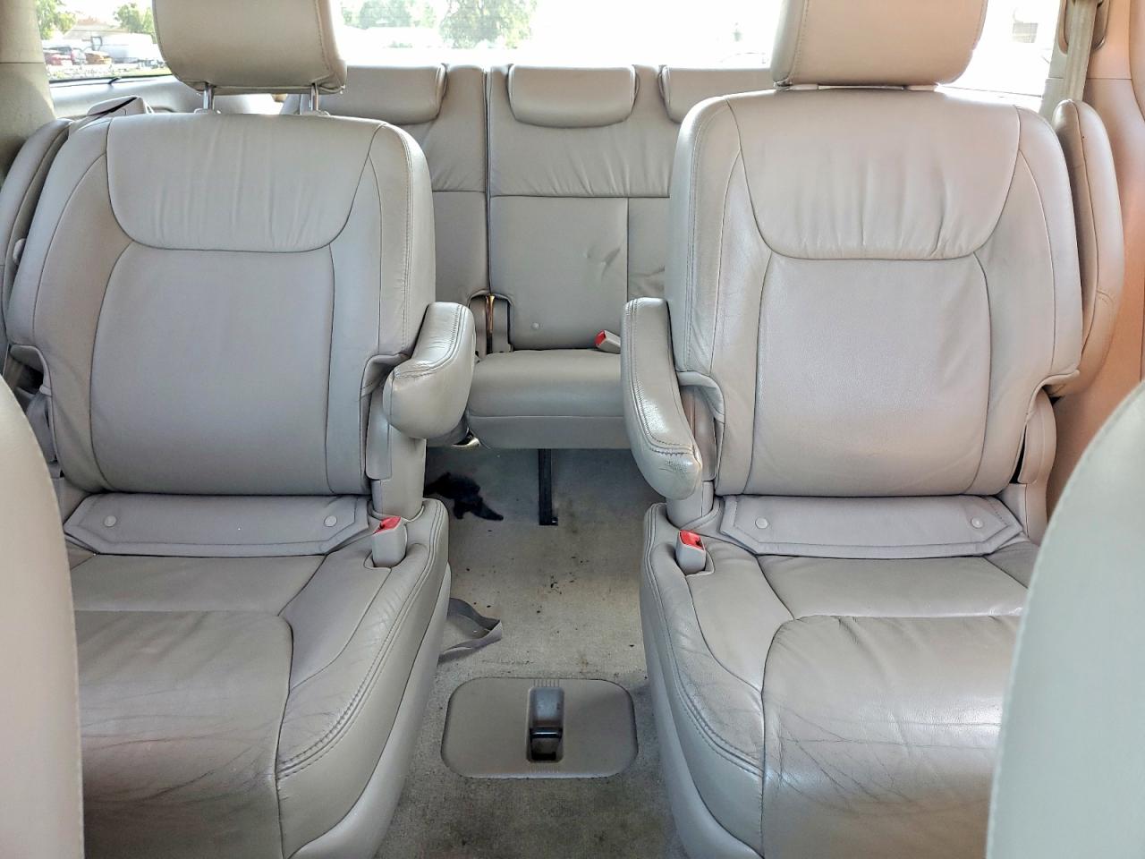 2010 TOYOTA SIENNA