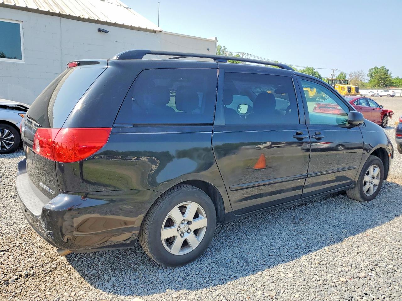 2010 TOYOTA SIENNA