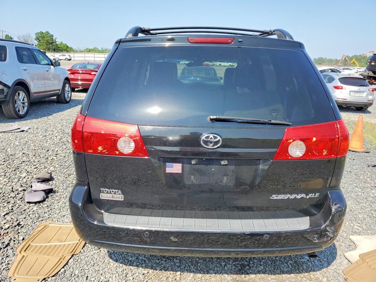 2010 TOYOTA SIENNA