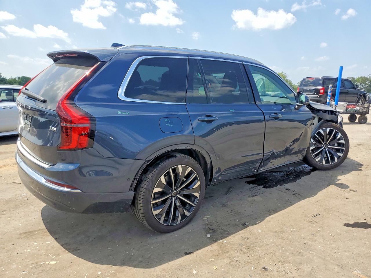 2025 VOLVO XC90