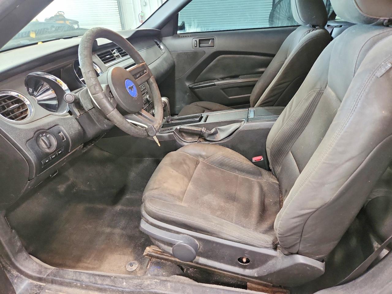 2011 FORD MUSTANG
