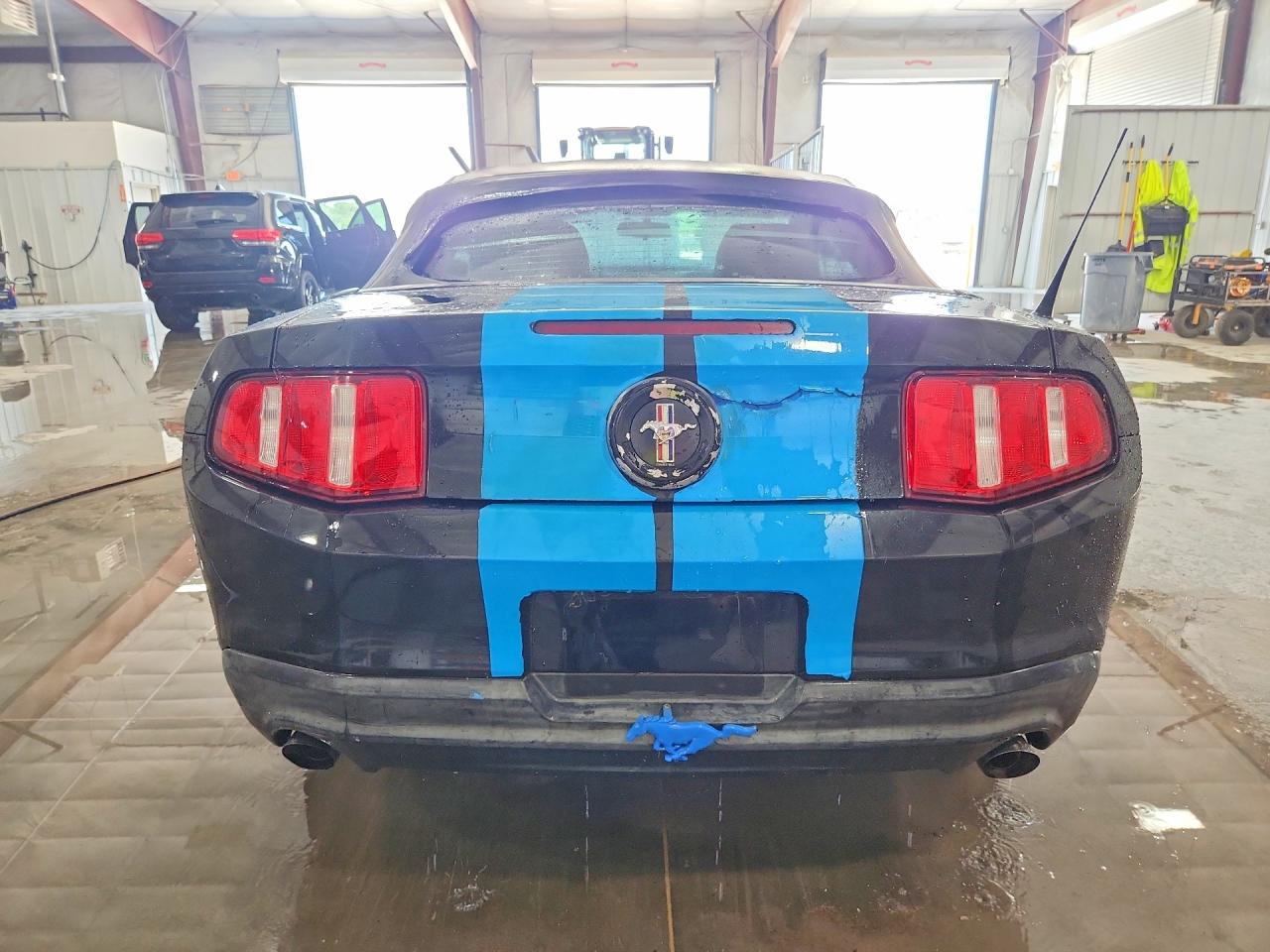 2011 FORD MUSTANG