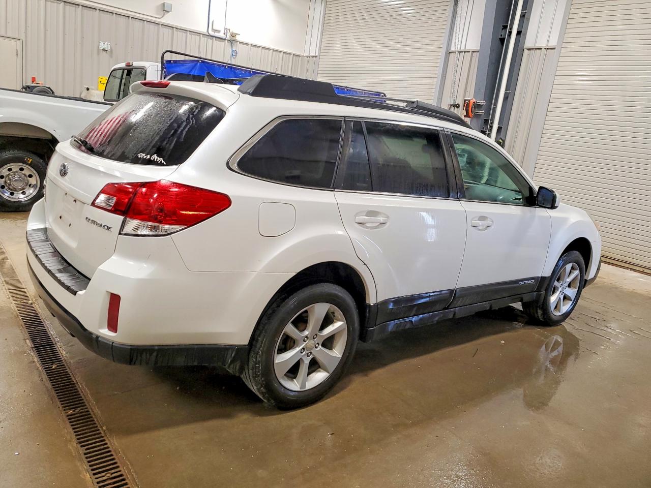 2014 SUBARU OUTBACK