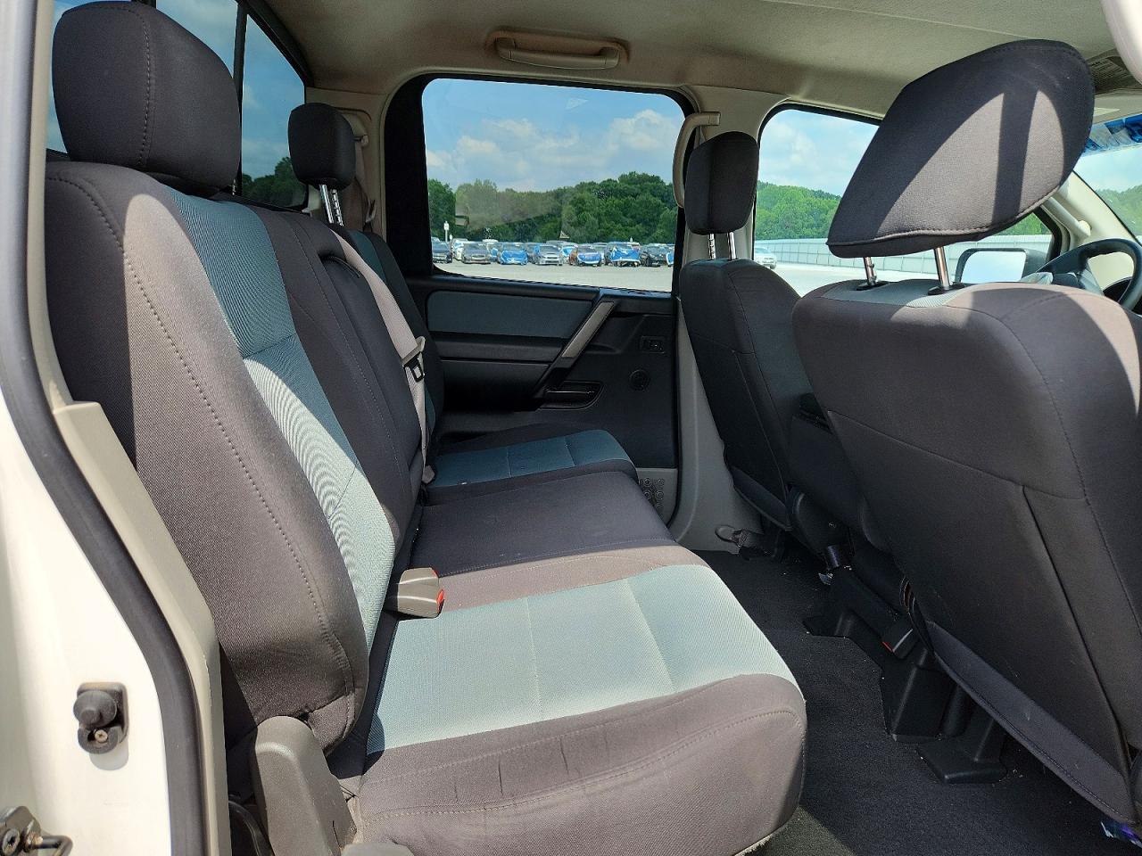 2004 NISSAN TITAN