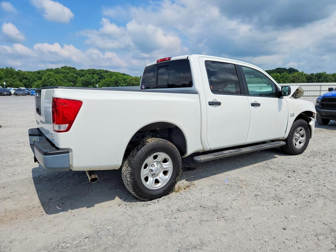 2004 NISSAN TITAN