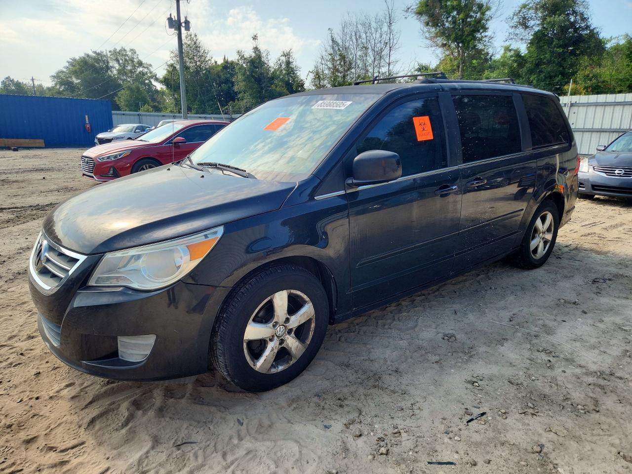 2011 VOLKSWAGEN ROUTAN