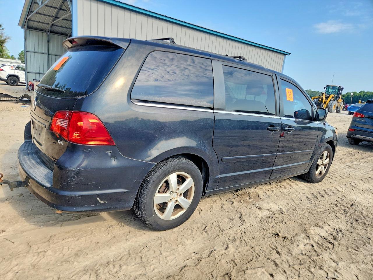 2011 VOLKSWAGEN ROUTAN