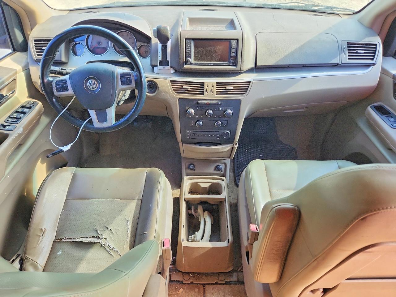2011 VOLKSWAGEN ROUTAN