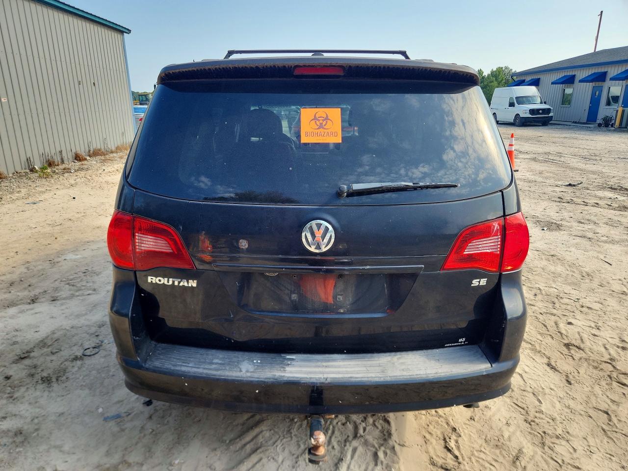 2011 VOLKSWAGEN ROUTAN