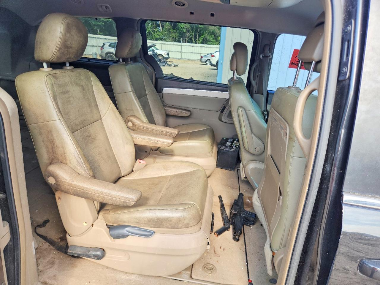 2011 VOLKSWAGEN ROUTAN