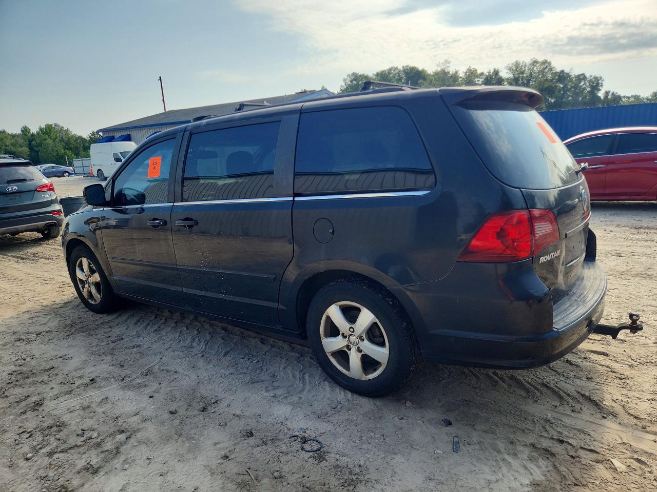 2011 VOLKSWAGEN ROUTAN