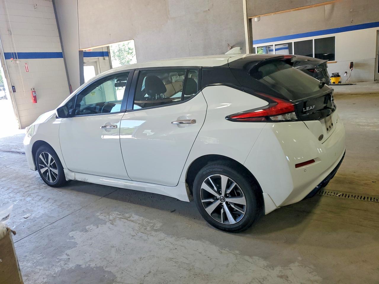 2022 NISSAN LEAF