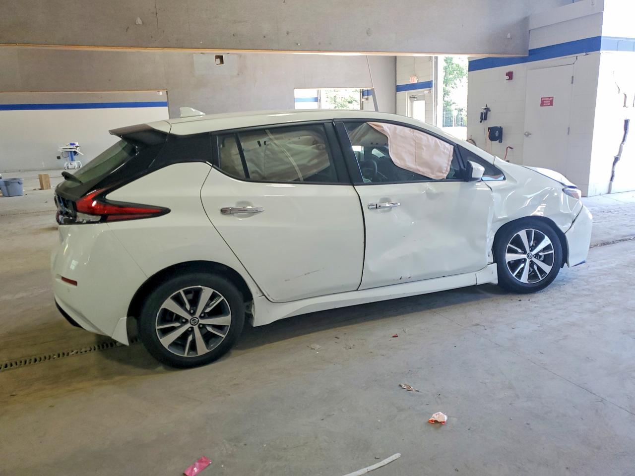 2022 NISSAN LEAF